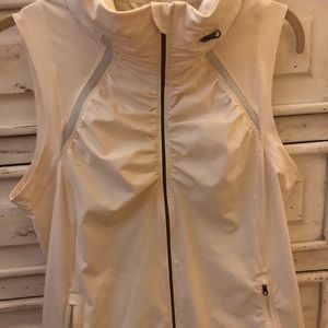 lululemon running vest - size 8 - off white